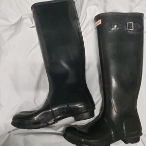 Hunter rain boots size7/8F black